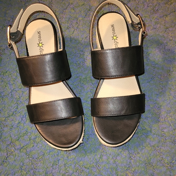 Sandals - Picture 2 of 3